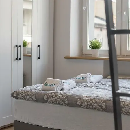 Cosy Apartments At The Ghetto Heroes Square By Apart Service Apartament