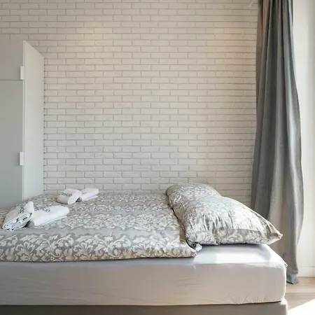 Cosy Apartments At The Ghetto Heroes Square By Apart Service