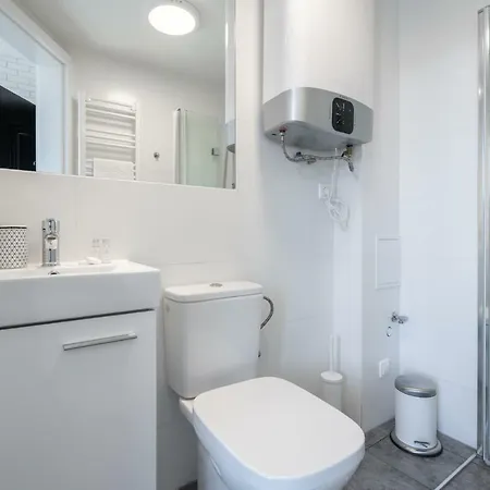 Cosy Apartments At The Ghetto Heroes Square By Apart Service *